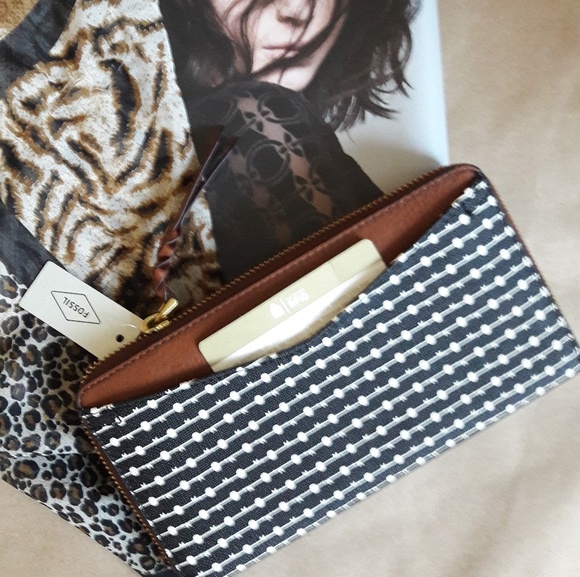 NWT FOSSIL RFID PROTECTED WALLET CASE ORGANIZER - Picture 2 of 7